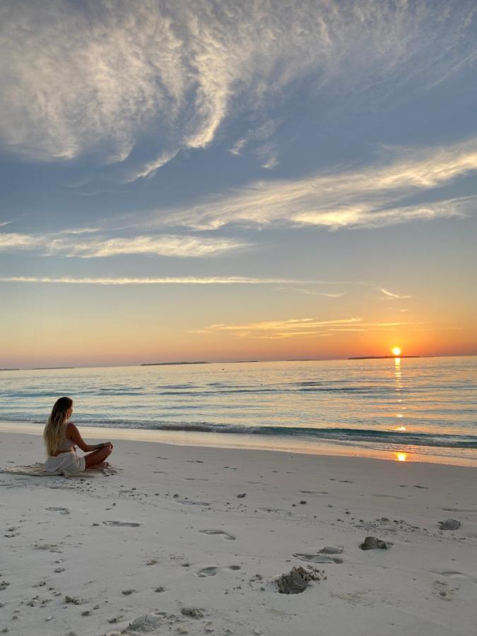 Iru Maldives Hotel Thulusdhoo ภายนอก รูปภาพ
