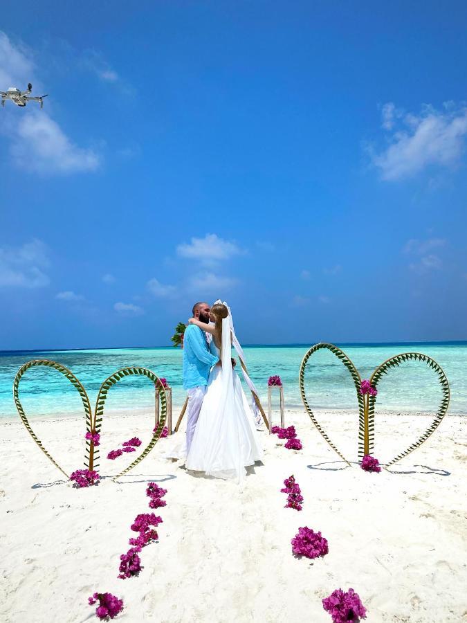 Iru Maldives Hotel Thulusdhoo ภายนอก รูปภาพ