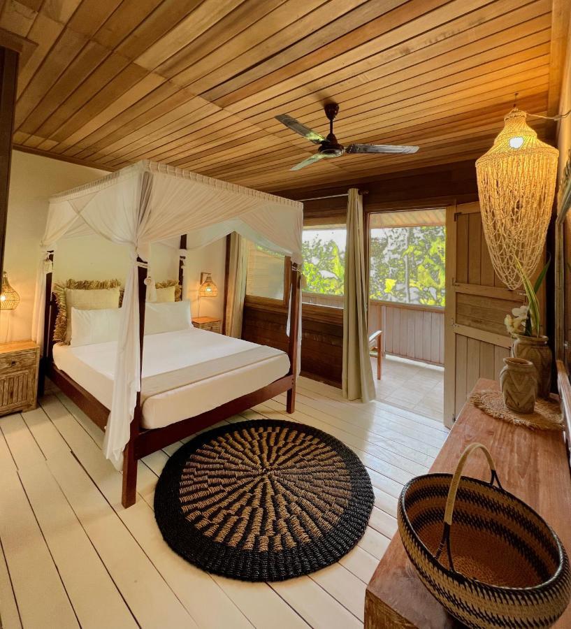 Iru Maldives Hotel Thulusdhoo ภายนอก รูปภาพ