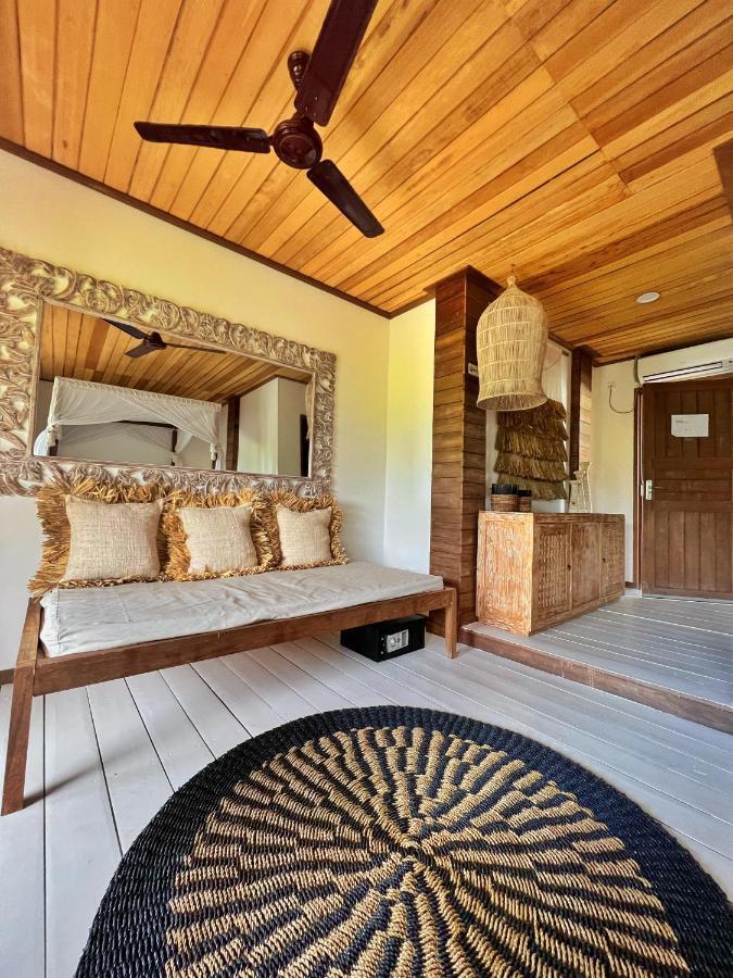 Iru Maldives Hotel Thulusdhoo ภายนอก รูปภาพ